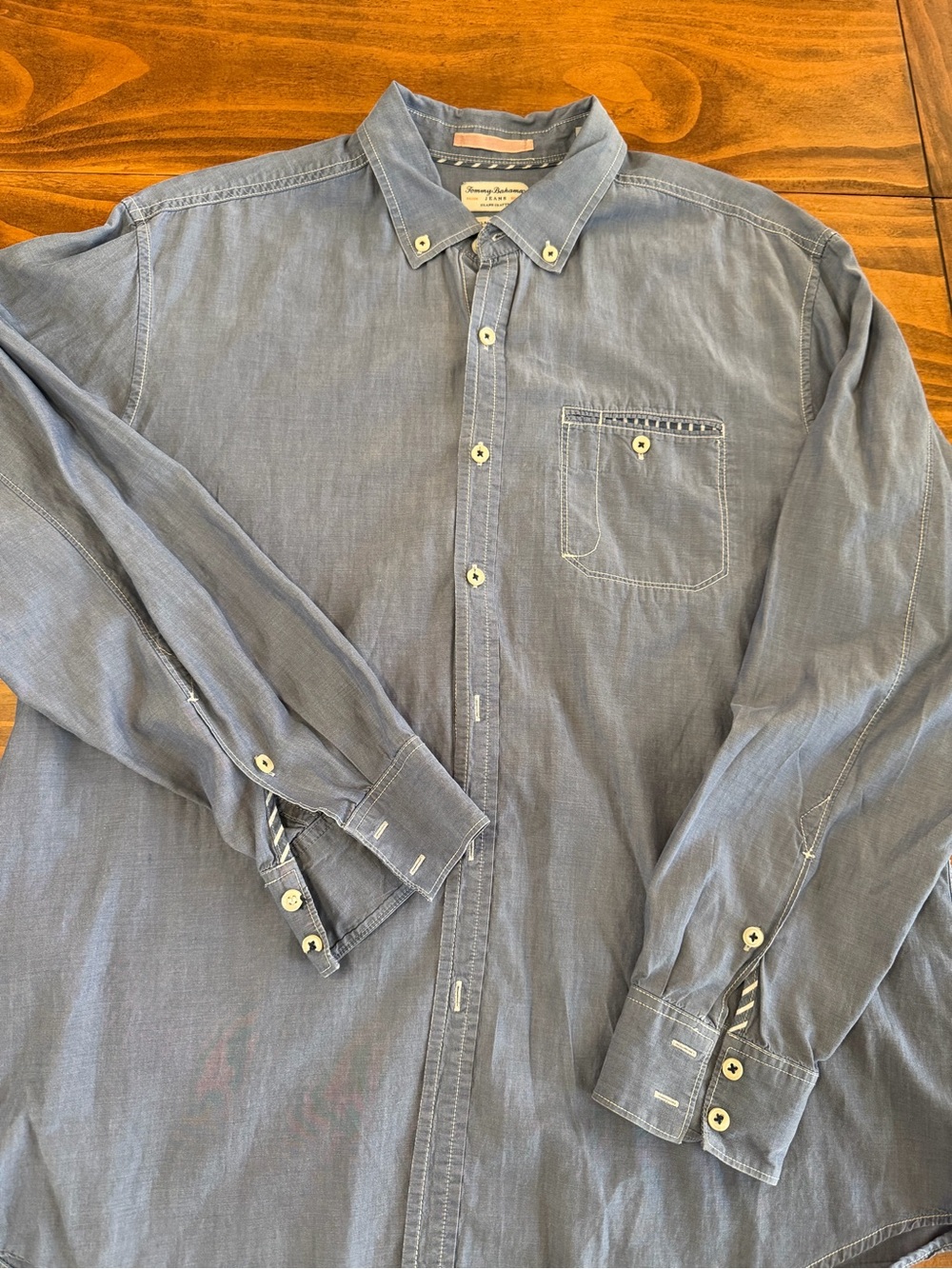 Tommy Bahama Jeans Men’s XL Blue Chambray Tencel Button Down Shirt Modern Fit